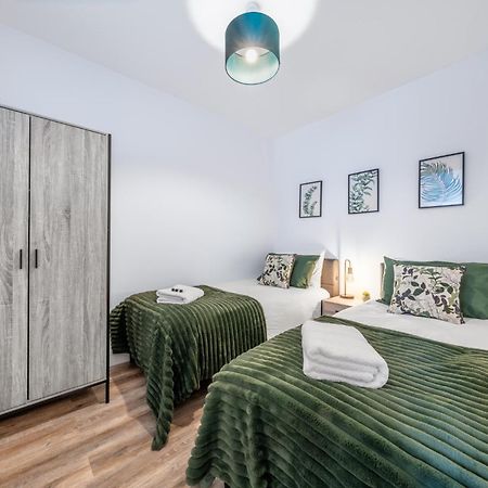 Potters Bar - Free Parking - Private Bathroom - Netflix - 4 Mins Walk To Station - 20 Mins Direct Trains To London מראה חיצוני תמונה
