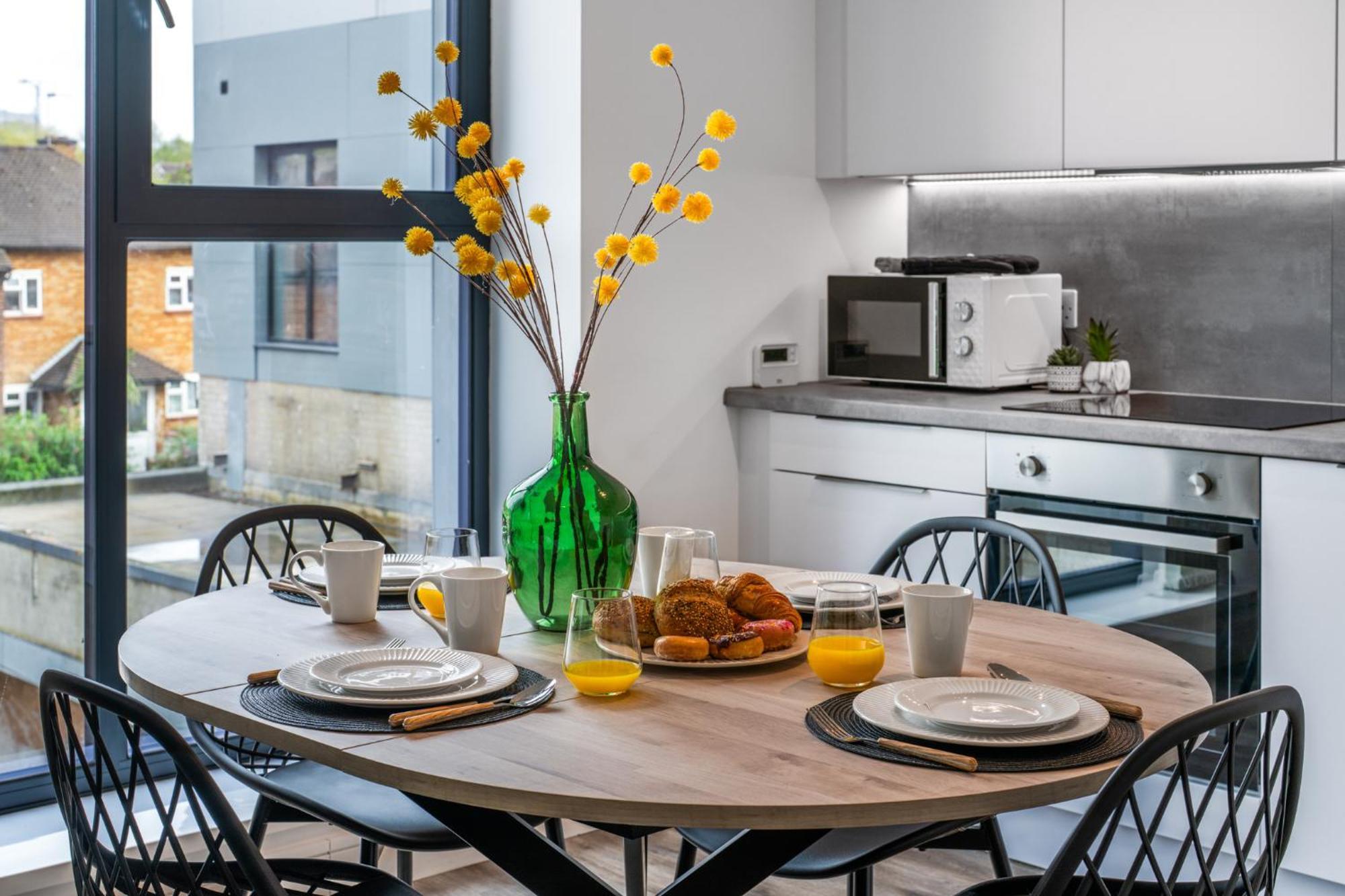 Potters Bar - Free Parking - Private Bathroom - Netflix - 4 Mins Walk To Station - 20 Mins Direct Trains To London מראה חיצוני תמונה
