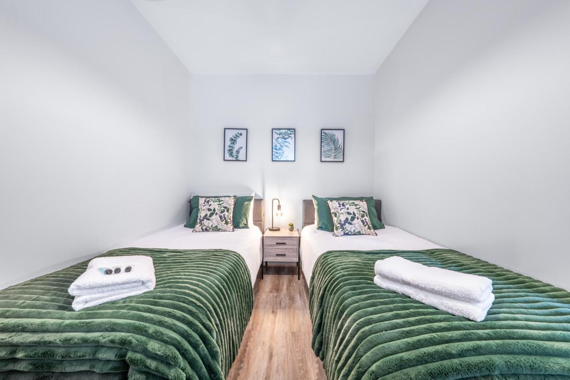 Potters Bar - Free Parking - Private Bathroom - Netflix - 4 Mins Walk To Station - 20 Mins Direct Trains To London מראה חיצוני תמונה
