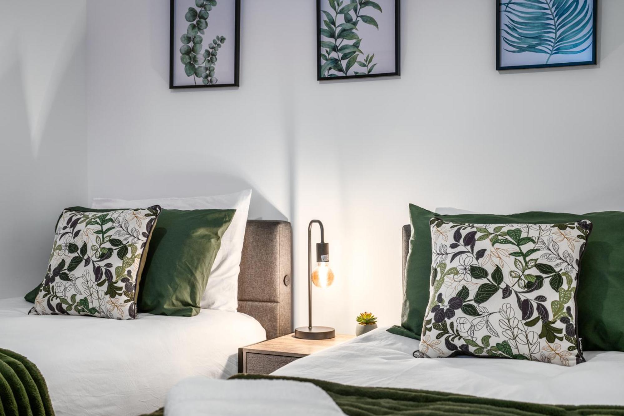 Potters Bar - Free Parking - Private Bathroom - Netflix - 4 Mins Walk To Station - 20 Mins Direct Trains To London מראה חיצוני תמונה