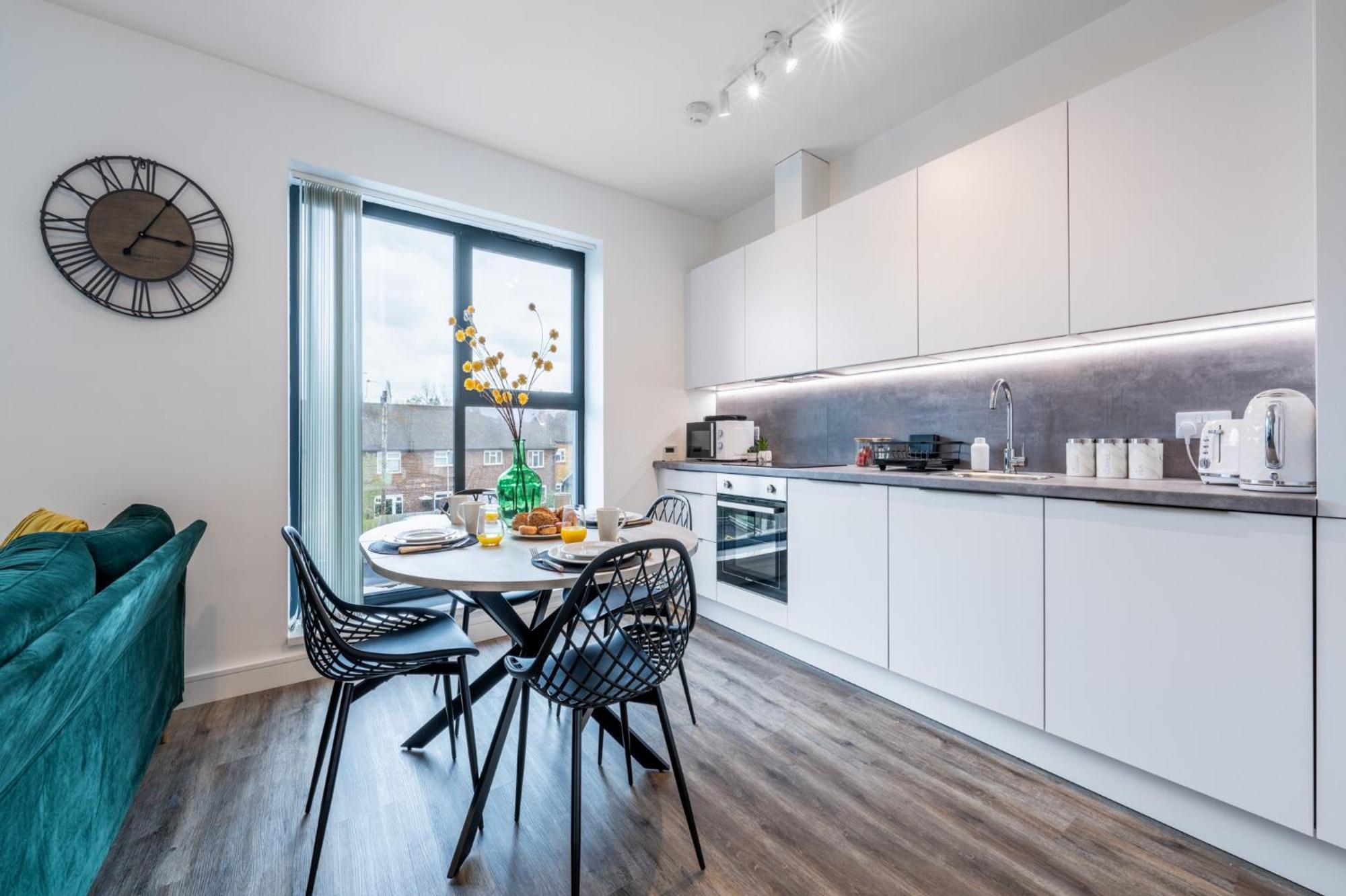 Potters Bar - Free Parking - Private Bathroom - Netflix - 4 Mins Walk To Station - 20 Mins Direct Trains To London מראה חיצוני תמונה