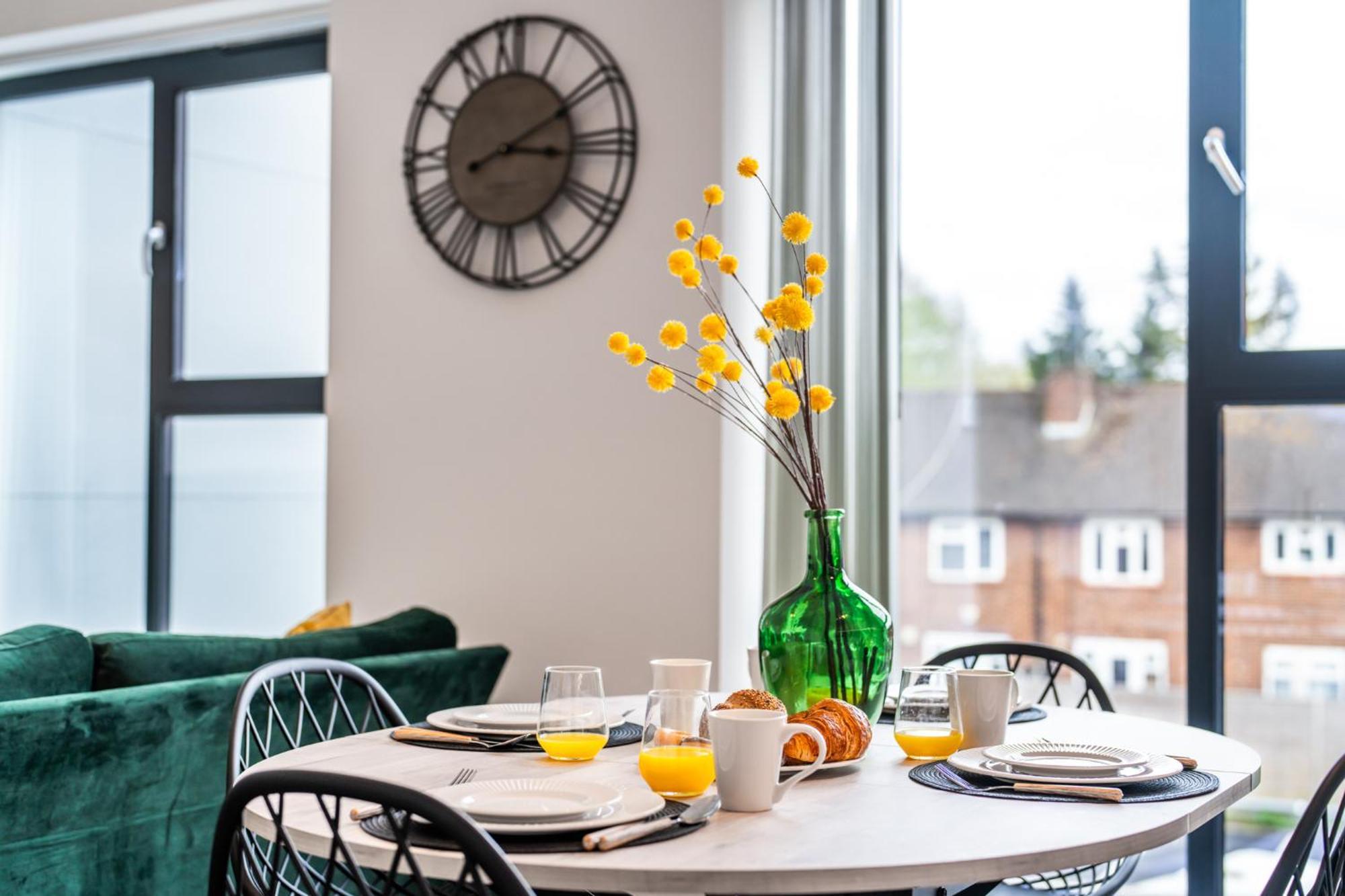 Potters Bar - Free Parking - Private Bathroom - Netflix - 4 Mins Walk To Station - 20 Mins Direct Trains To London מראה חיצוני תמונה